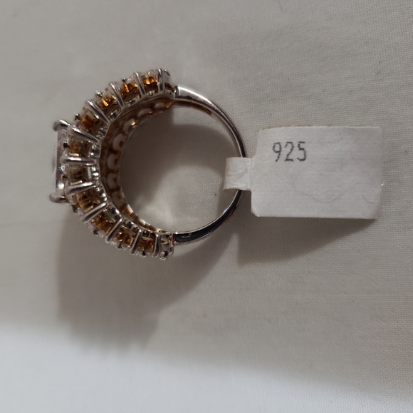 Stunning .925 CZ. Ring - Picture 3 of 6